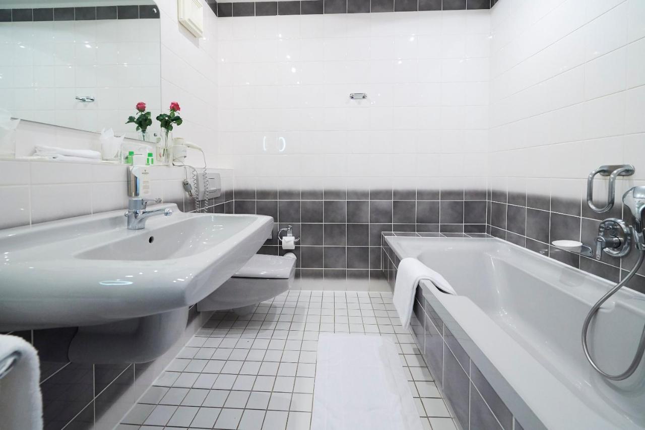 Seehotel Am Tankumsee Isenbüttel Dış mekan fotoğraf